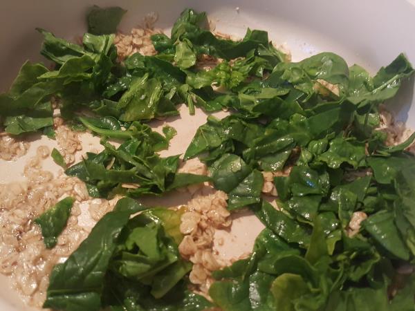 Juha iz ovsenih kosmičev in špinače